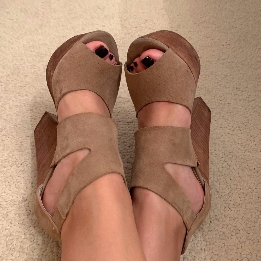 Steve Madden GENNA Taupe Suede Platform Heel